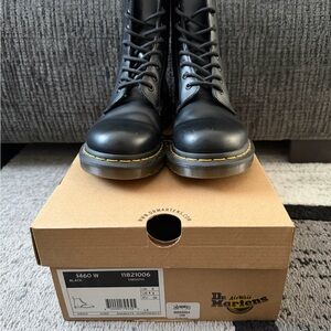 Dr. Martens 1460 Black Smooth Leather Lace Up Boots Size 8 EUC